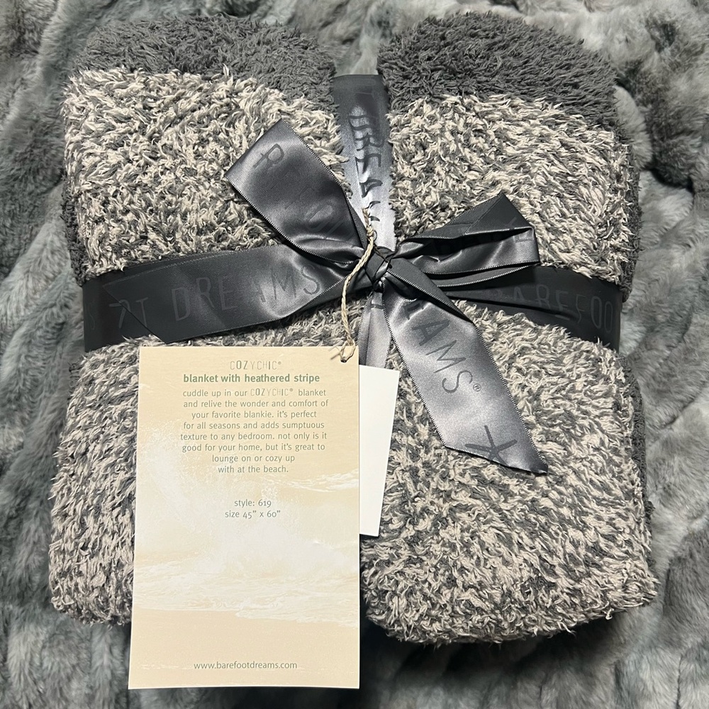 Barefoot Dreams CozyChic graphite/stone Blanket